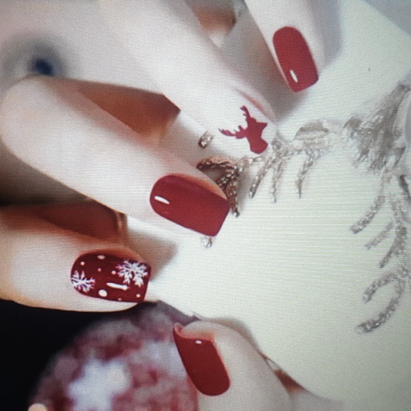 Christmas deer nails - Picture 1 of 3